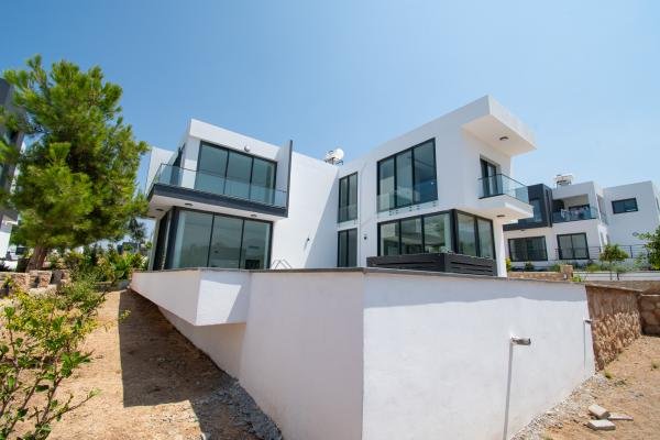 GİRNE ÇATALKÖYDE SATILIK 5+2 TRİPLEX VİLLALAR