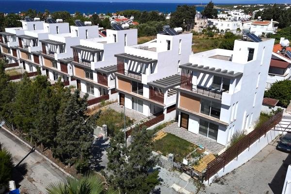 GİRNE KARAOĞLANOĞLU'NDA SATILIK LÜX 3+1 TRİPLEX VİLLA