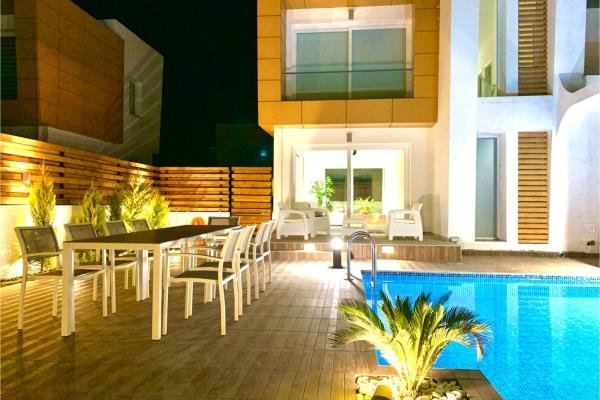KUZEY KIBRIS GAZİMAĞUSA BÖLGESİNDE FIRSAT FİYATA SATILIK 6+2 LÜKS DUBLEKS VİLLA