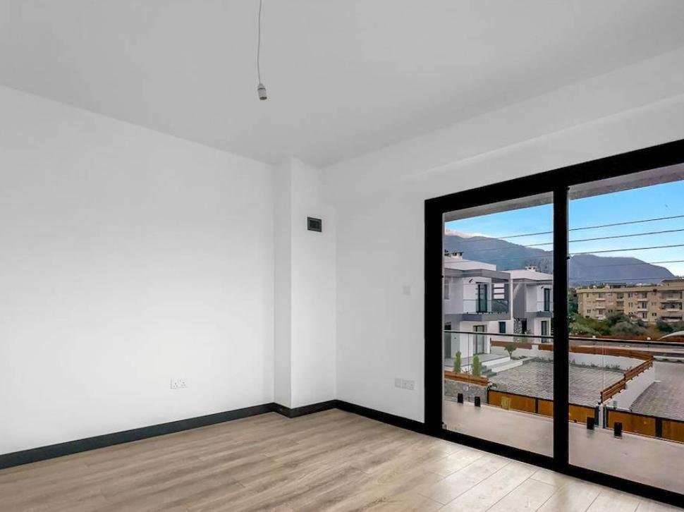 GİRNE ALSANCAK BÖLGESİNDE TAMAMLANMIŞ 3+1 LÜKS TASARIM SATILIK VİLLA