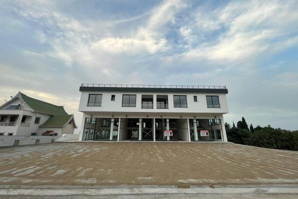 GİRNE ÇATALKÖY BÖLGESİNDE ANAYOLA SIFIR KONUMDA SATILIK SENDE KATLI DÜKKAN SEÇENEKLERİ